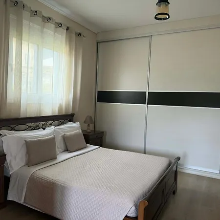 Milos Apartamento Himare